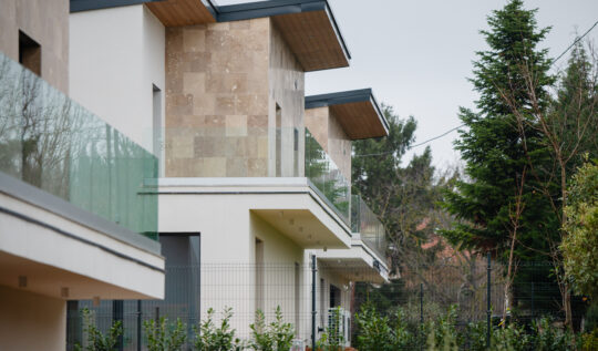 Hogyan épül fel egy ház? – Ismerd meg az építkezés menetét az Aranyvölgyi Villapark példáján keresztül (2. rész)